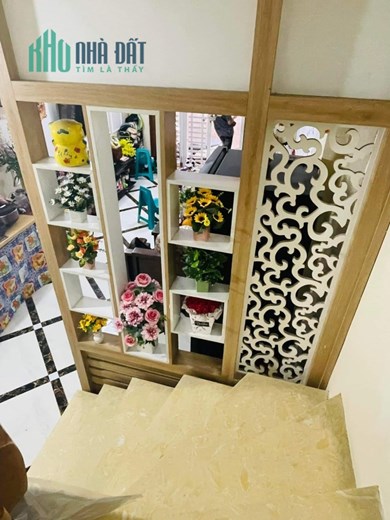 CHỈ 4 TỶ CÓ NHÀ 5 TẦNG ĐẸP 37M2 NGÕ THÔNG KINH DOANH NHỎ GẦN ÔTÔ HOÀNG MAI
