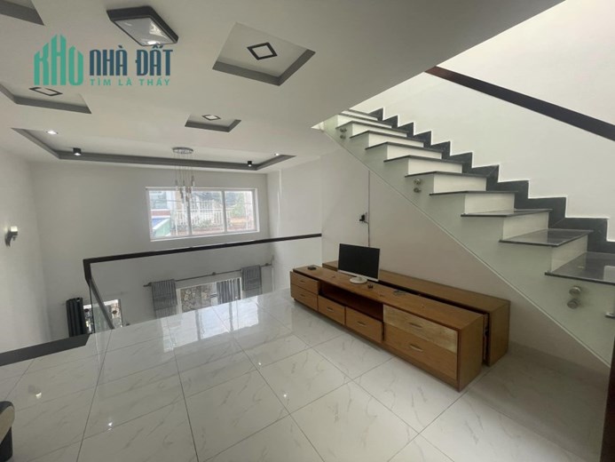 434 // PHẠM VĂN CHIÊU - P9 - GÒ VẤP - NHÀ 3 TẦNG HẺM XE HƠI .50M2 ( 5 X 10 ) SỔ VUÔNG VỨC. GIÁ CHỦ