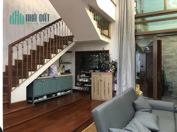 Bán Biệt Thự MiiNi Huỳnh Văn Bánh Phú Nhuận- Sát MT- Ngang Hơn 7m- Gần 100m2- 4 Tầng- Chỉ : 12,5 Tỷ