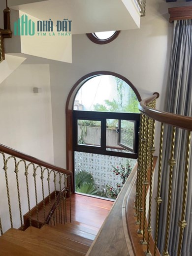Bán Biệt Thự MiiNi Huỳnh Văn Bánh Phú Nhuận- Sát MT- Ngang Hơn 7m- Gần 100m2- 4 Tầng- Chỉ : 12,5 Tỷ