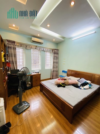 Chính chủ bán gấp nhà Phố Cửa Bắc giá 18.9 tỷ, 70mx4 tầng, Lô góc