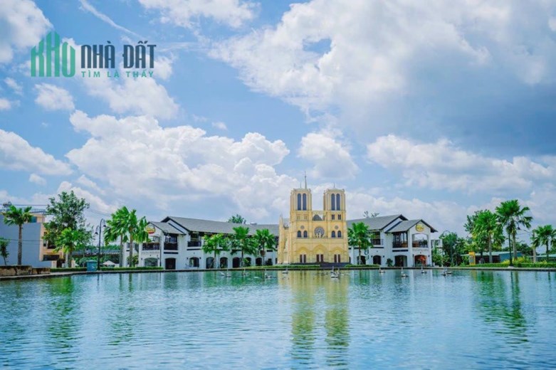 Bán nhà 2 lầu 1 trệt ở ngay trung tâm thành phố Đồng Xoài tỉnh Bình Phước