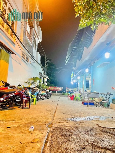 Bán Nhà Lê Thúc Hoạch Nối Dài, 2 Tầng , 62m2, Hẻm Xe Hơi Thông