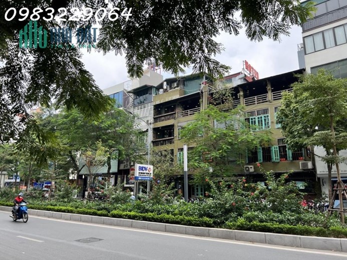Hiếm - Bán đất 276m2 - Ô tô 7 chỗ vào nhà - mặt phố Lạc Long Quân, Tây Hồ