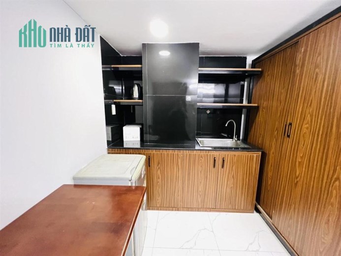 Phòng, CHDV D2(Nguyễn Gia Trí) 20m2 hầm, thang máy
