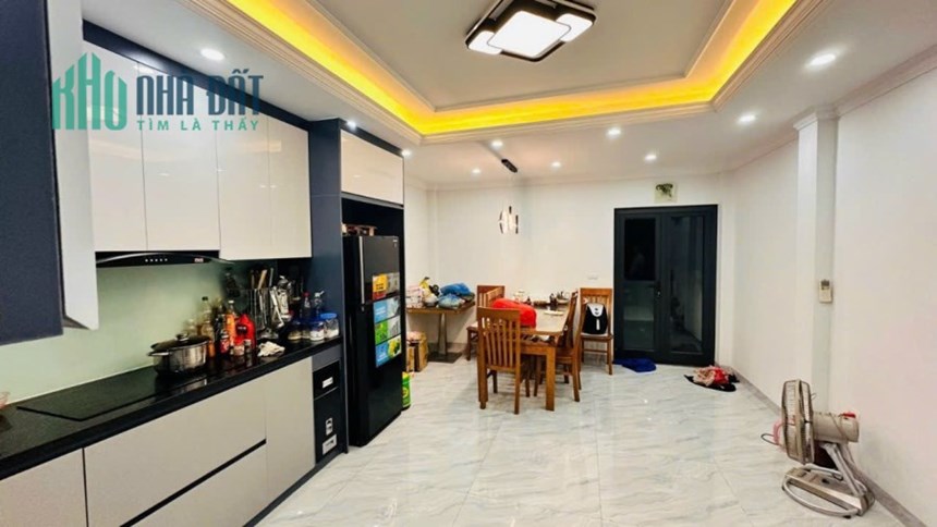 SIÊU HIẾM TRÍCH SÀI 90m.18 tỷ.Dòng tiền.Ngõ thông ra HỒ TÂY.
