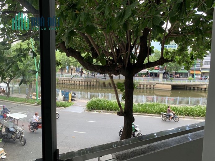 Cho thuê Nhà 1 trệt 1 lầu, 21 m2, vỉa hè rộng thuận tiện buôn bán