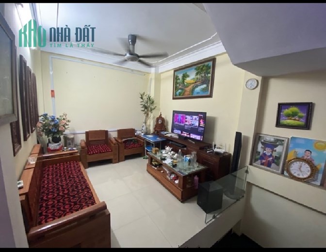 Bán nhà 5 tầng mới đẹp, phân lô, ô tô, tổ 13 thị trấn Đông Anh chỉ 2.7 tỷ