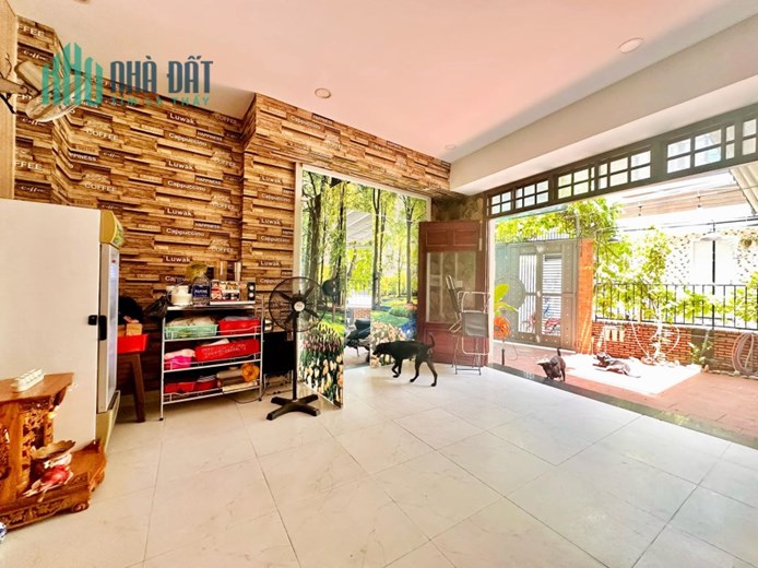 NHÀ ĐẸP - VỊ TRÍ ĐẸP - GIÁ CỰC TỐT CHO KHÁCH VỪA Ở VỪA KINH DOANH.