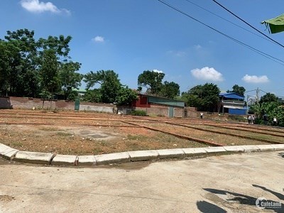 CẦN BÁN GẤP LÔ ĐẤT GẦN CNC HOÀ LẠC ,CHỈ HƠN 1 TỶ ,ĐƯỜNG THÔNG TỨ PHÍA ,DÂN CƯ SẦM UẤT