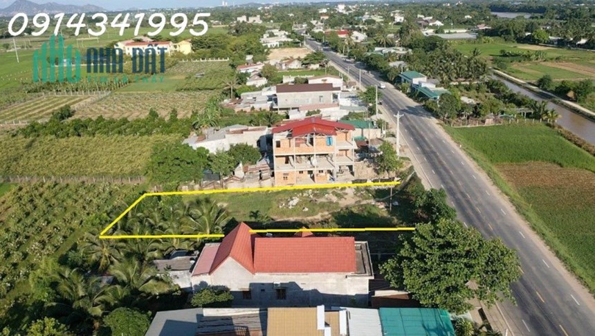 Mặt QL27 (PR - Đà Lạt); 200m tới cao tốc, DT 20x50m, sân bay Thành Sơn 5km, cách biển 12Km
