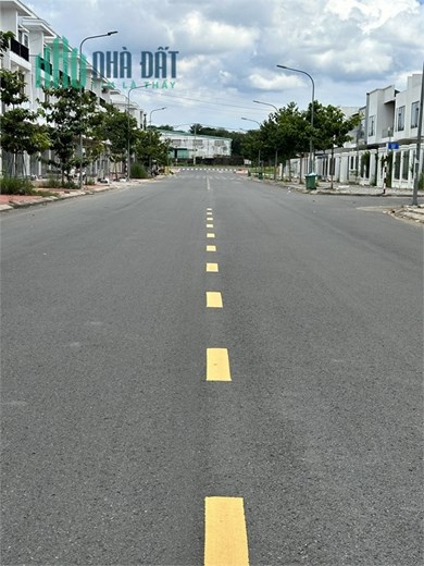 biệt thự đường N1 TT Trảng Bom, đường rộng 16m, khu dân trí cao, pháp lý chuẩn