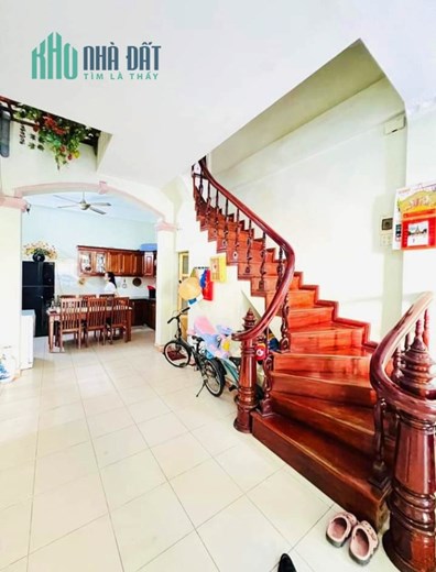 Hiếm, vỉa hè 5m, phân lô, ô tô, dân xây 52m giá 11 tỷ tại Mai Dịch Cầu Giấy