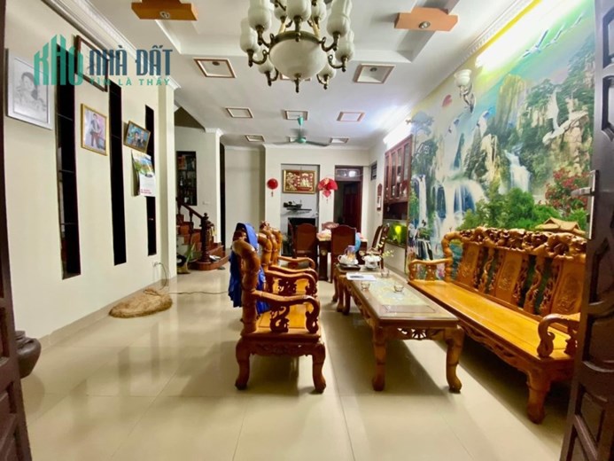 Bán nhà Phân Lô, Học Viện Tài Chính, Nhà Đẹp Long Lanh, MT 4,2m 5 Tầng  3,8  tỷ.