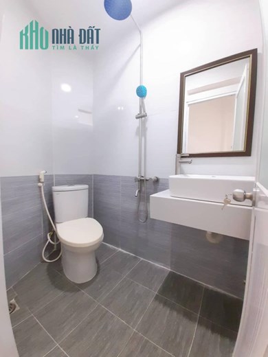 GIẢM 500 XUỐNG CHỈ CÒN 2 TỶ 4.SỔ RIÊNG CÔNG CHỨNG NGAY.
_ 61/ ĐƯỜNG SỐ 9 - P8 - NGAY CÔNG VIÊN