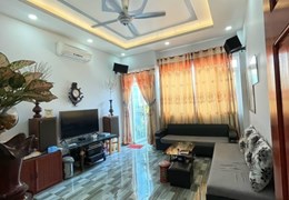 Bán nhà Bông Sao phường 5 , Quận 8 , 1 trệt
2 lầu , sân thượng , 76m2 ,6pn .