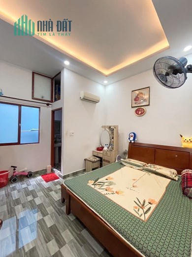 Bán nhà Bông Sao phường 5 , Quận 8 , 1 trệt
2 lầu , sân thượng , 76m2 ,6pn .
