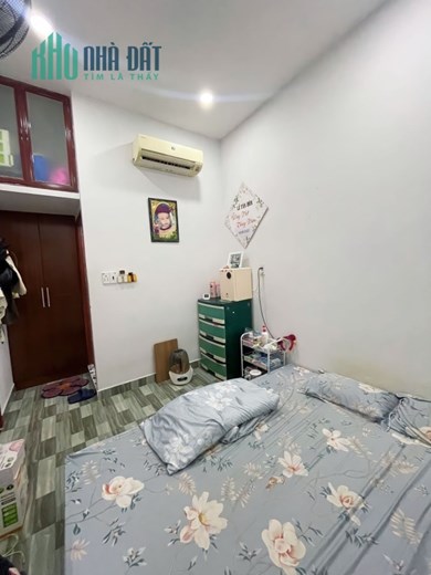 Bán nhà Bông Sao phường 5 , Quận 8 , 1 trệt
2 lầu , sân thượng , 76m2 ,6pn .