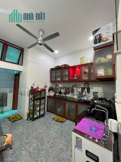 Bán nhà Bông Sao phường 5 , Quận 8 , 1 trệt
2 lầu , sân thượng , 76m2 ,6pn .
