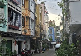 Mặt tiền Vĩnh Hội Ds Q4 Ngang 4 x10 dưới 200 triệu m-  
cách 200m Q1,Q2,giá =1/2