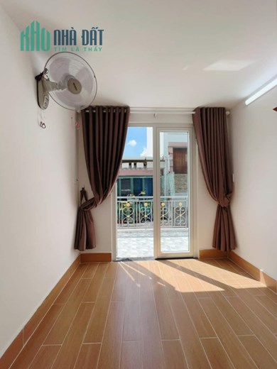 Nhà đẹp 20 thước Hoàng Diệu Q4-100m Q1 
Đúc 3 tấm vay bank thoải mái hơn 3 tỷ