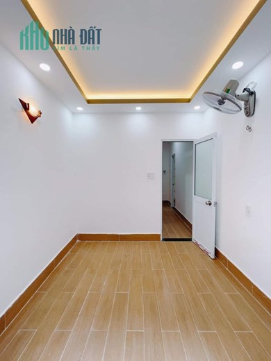 Nhà đẹp 20 thước Hoàng Diệu Q4-100m Q1 
Đúc 3 tấm vay bank thoải mái hơn 3 tỷ