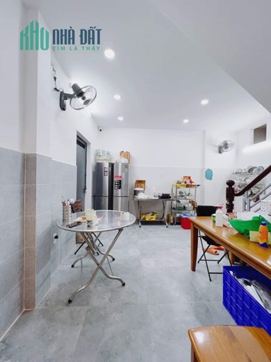 Mặt tiền Hoàng Diệu Kinh doanh Vip Q4 
NGANG 4x 12 Nở hậu Ngang 6m có 200 triệu m đúc 3 tấm 
bank