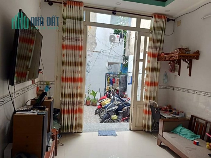 Nhà Rẻ Ngang 3.65 x 9.5m 3 tấm Đoàn Văn Bơ Q4
 - 80 triệu m ngân hàng  CHO vay 2,5  tỷ