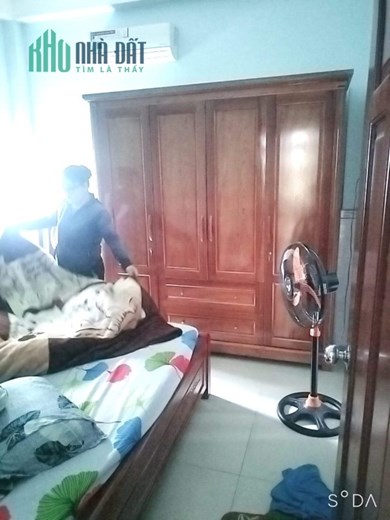 Nhà Rẻ Ngang 3.65 x 9.5m 3 tấm Đoàn Văn Bơ Q4
 - 80 triệu m ngân hàng  CHO vay 2,5  tỷ