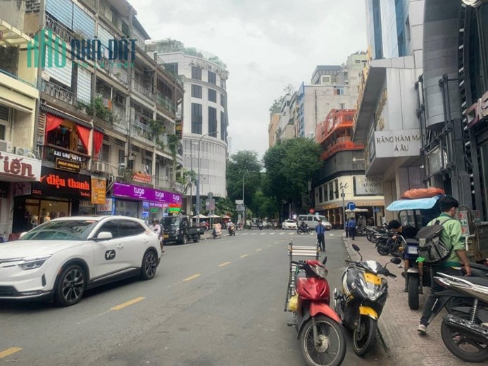 NHÀ MỚI ĐẸP- NGAY CỬA BẮC CHỢ BẾN THÀNH .KHU VIP Q1 .76M2 .GIÁ 22TY