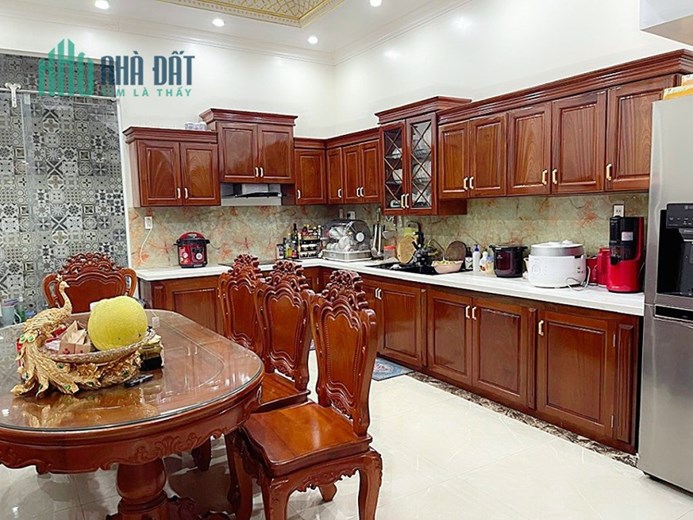 Bán nhà phân lô 193 Văn Cao, 90m 4 tầng GIÁ 6.2 tỉ độc lập dân xây chất lượng
