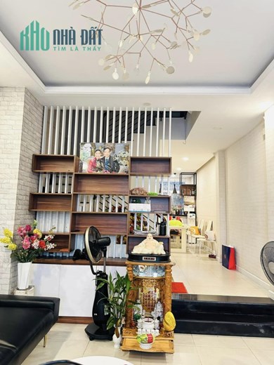 Bán nhà mặt tiền đường Linh Trung, Thủ Đức, Ngang 7M, 143m2, Gần BV Thủ Đức