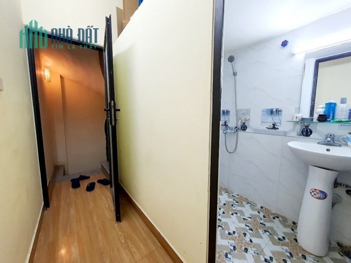 Bán nhà Giáp Nhị, Hoàng Mai 30m2x5T ngõ thông ô to 3.4 tỷ