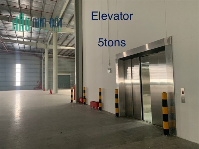 xưởng sản xuất hoặc kho chuỗi cung ứng hàng hóa, vị trí thuận lợi di chuyển 24h