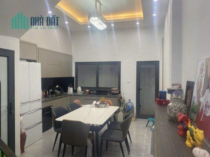 Bán Nhà Thụy Khuê Tây Hồ.Nhà đẹp,giá tốt.30m.5,5 tỷ.