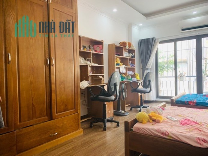 Bán nhà Phương Mai 30m 3PN khép kín, 20m ô tô, 2 thoáng ở luôn 3.4 tỷ