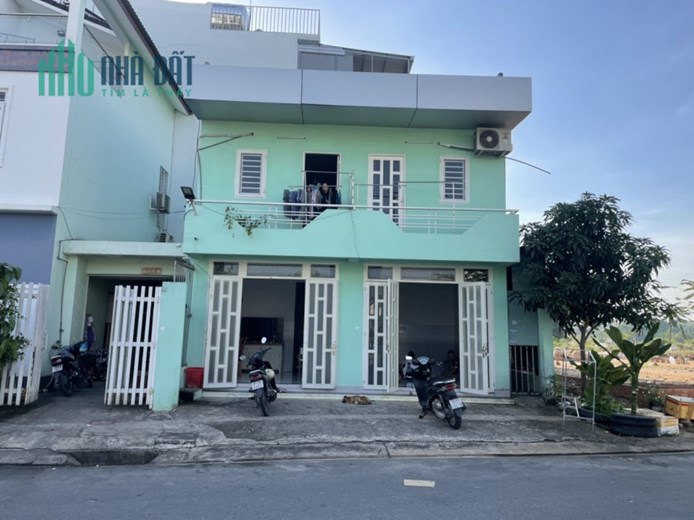Biệt thự 1 trệt 2 lầu, 220mv full thổ cư P.Lái Thiêu Thuận An 10.5 tỷ. Lh:0982910958.