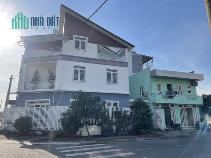 Biệt thự 1 trệt 2 lầu, 220mv full thổ cư P.Lái Thiêu Thuận An 10.5 tỷ. Lh:0982910958.