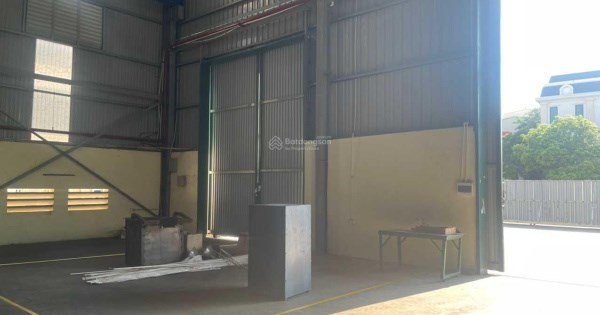 Bán đất nhà xưởng, KCN Quất Động Hà Nội DT 2500m2 đất, có xưởng