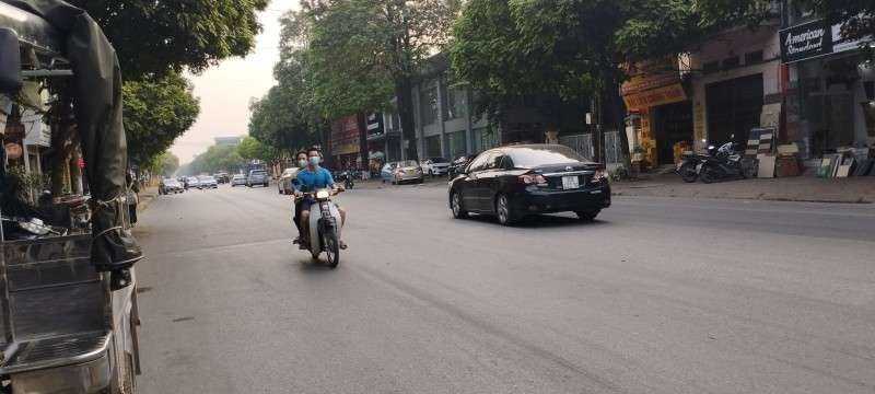 Nhà mặt phố Hà Huy Tập, Yên Viên, vỉa hè kinh doanh sầm uất, đông đúc, 120m, 7 tỷ 9
