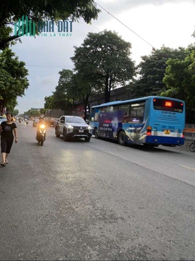 Nhà mặt phố Hà Huy Tập, Yên Viên, vỉa hè kinh doanh sầm uất, đông đúc, 120m, 7 tỷ 9