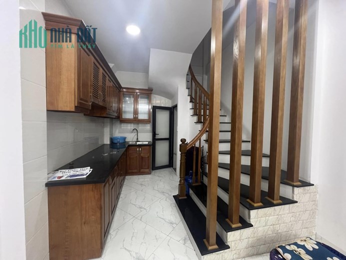Bán Nhà Gia Thụy , Long Biên 30M x 5T , Sát Ô Tô Tránh , Chủ Cần Bán Gấp . Giá 3.3 Tỷ