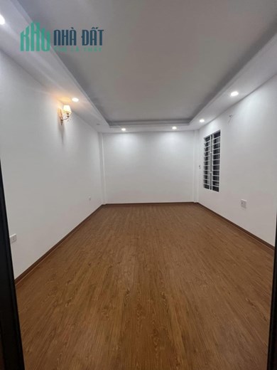 Bán Nhà Gia Thụy , Long Biên 30M x 5T , Sát Ô Tô Tránh , Chủ Cần Bán Gấp . Giá 3.3 Tỷ