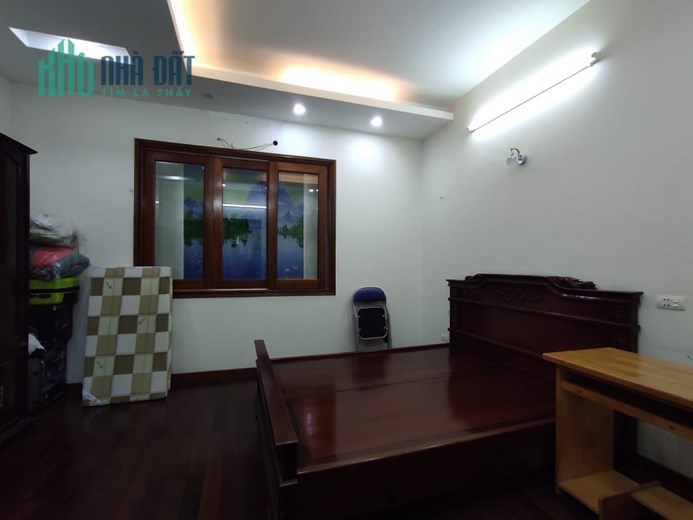 Bán nhà 45m x 4T Ngọc Lâm, đường trước nhà 5m  giá 3,x tỷ TL. LH: 0936123469