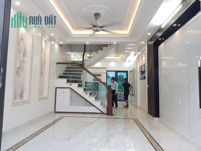 Bán nhà tuyến 2 Trung Hành, 75m 4 tầng GIÁ 4 tỉ sân cổng riêng, ô.tô để trong nhà