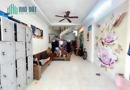 Bán nhà Khúc Thừa Dụ gần AEON, 40m 3 tầng GIÁ 2.2 tỉ nhà dân đang ở