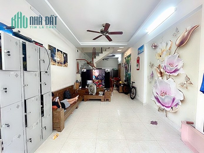 Bán nhà Khúc Thừa Dụ gần AEON, 40m 3 tầng GIÁ 2.2 tỉ nhà dân đang ở
