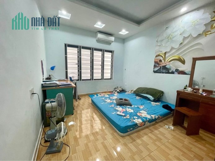 Bán nhà Khúc Thừa Dụ gần AEON, 40m 3 tầng GIÁ 2.2 tỉ nhà dân đang ở