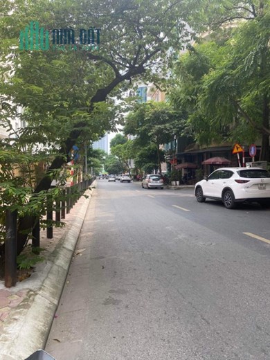 Bán nhà mặt phố Phạm Tuấn Tài, Cầu Giấy. 60mx8; MT4.5; TM; giá 27 tỷ