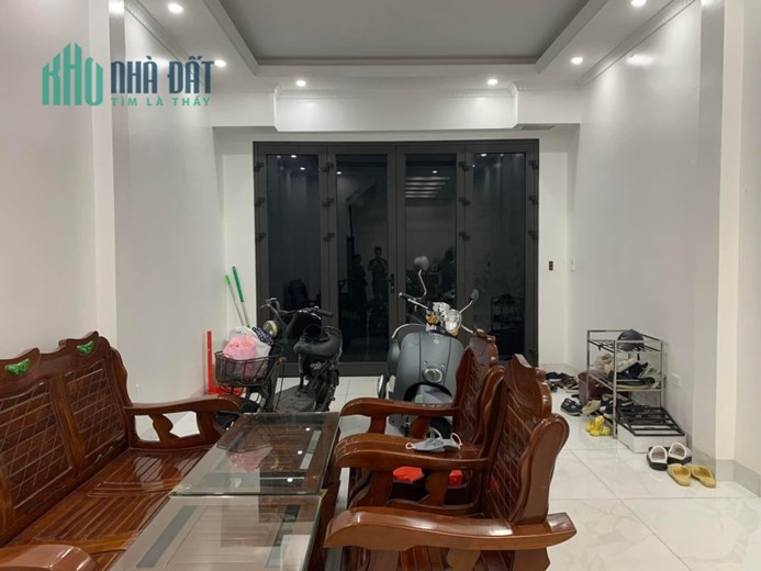 Bán đẹp Ngọc Lâm, 48m, 5 tầng, MT 4m, ô tô ngõ thông, 6 tỷ 2